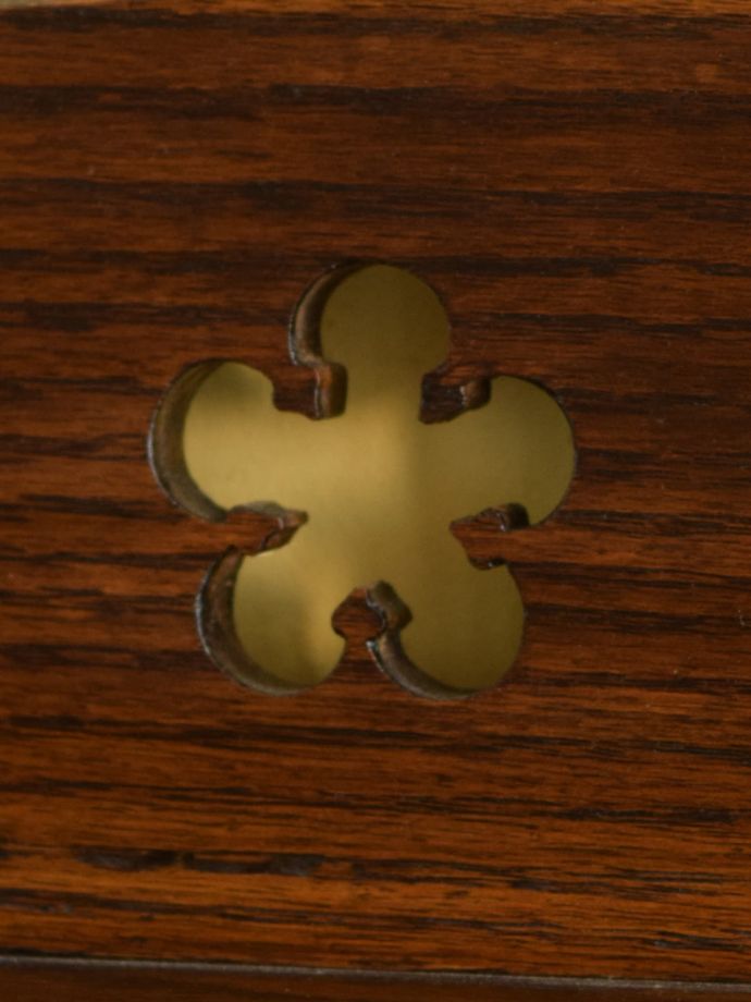 アンティーク家具の装飾