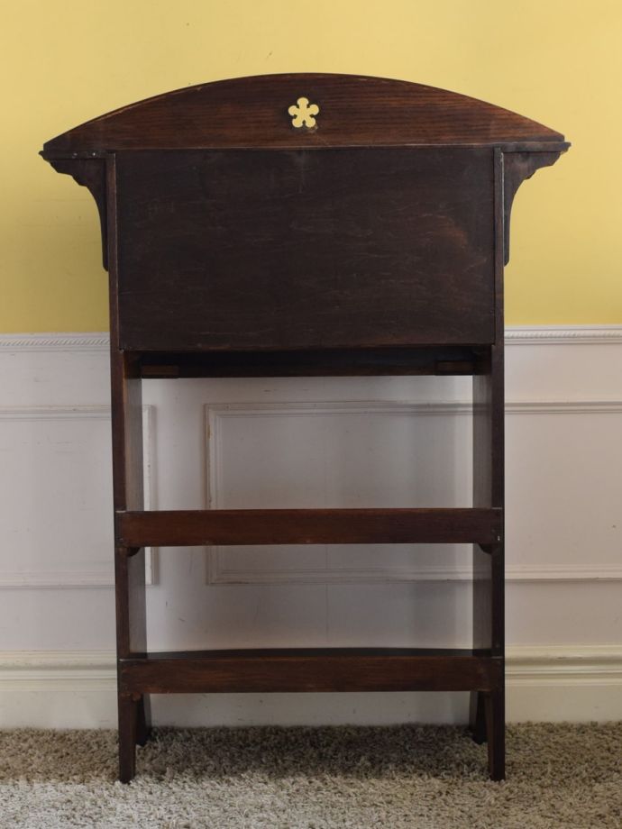 ビューローの後ろ姿