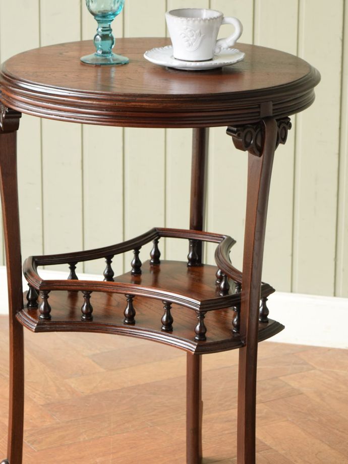 英国のアンティーク家具らしいデザイン