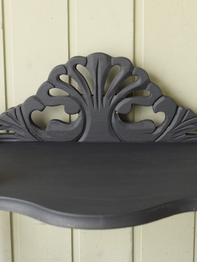 アンティーク家具らしい装飾