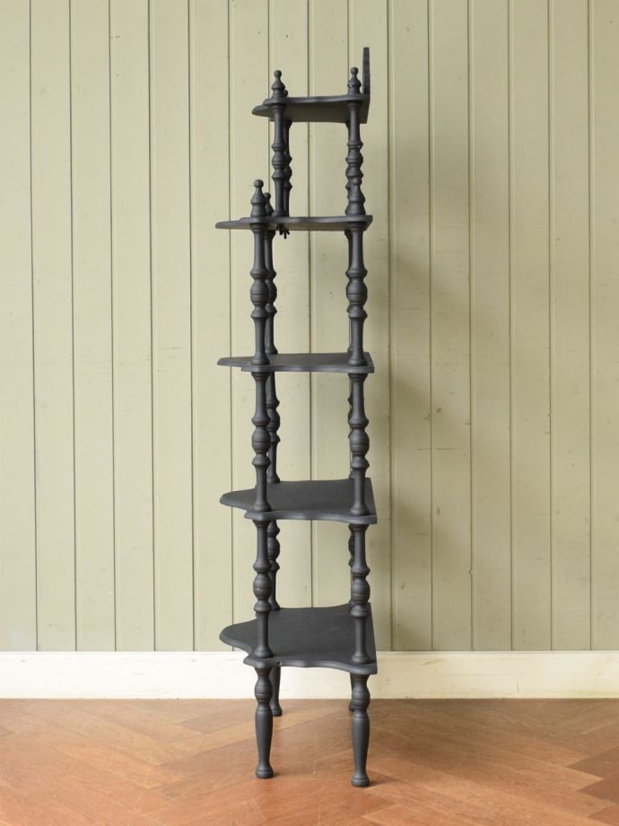 オープンシェルフの側面