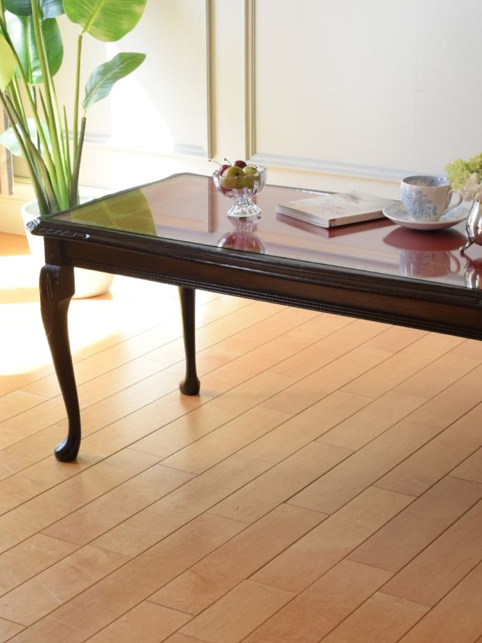 英国のアンティーク家具らしいデザイン