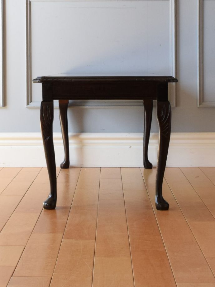 コーヒーテーブルの側面