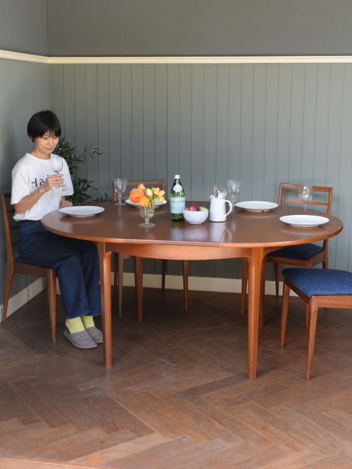 ヴィンテージのダイニングテーブル