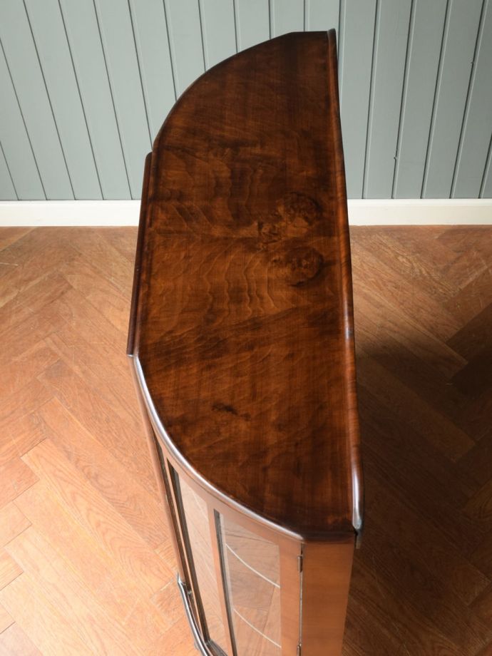 アンティークキャビネットの天板