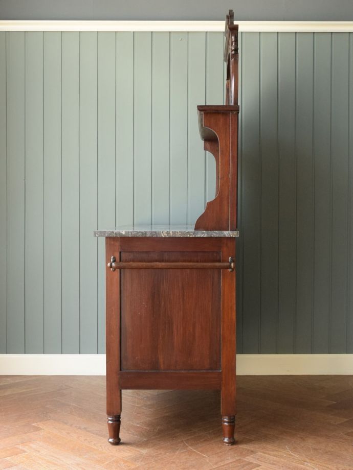 ウォッシュスタンドの側面