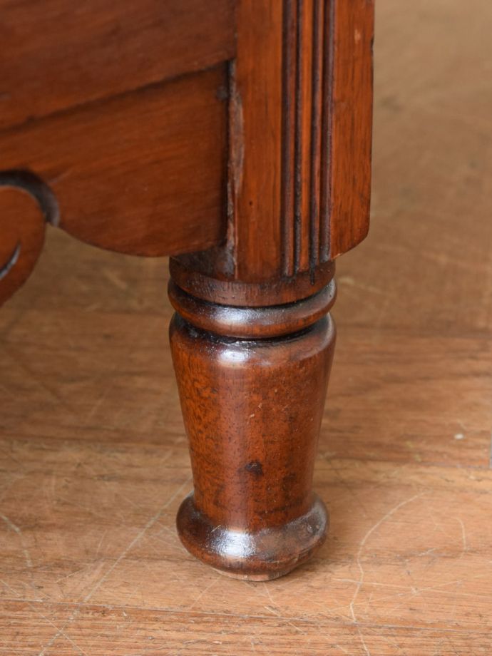 アンティーク家具の脚