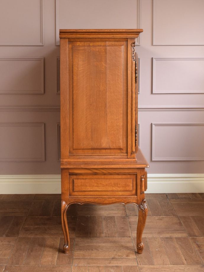 サイドボードの側面