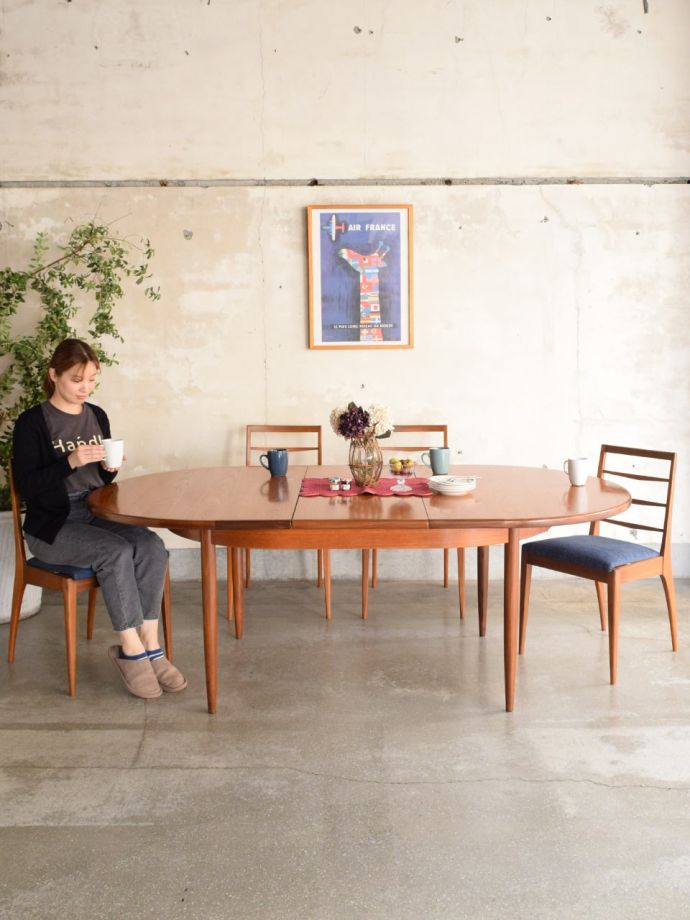 G-PLANのおしゃれなダイニングテーブル