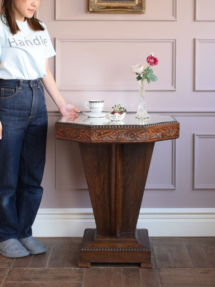 アンティークのオケージョナルテーブル