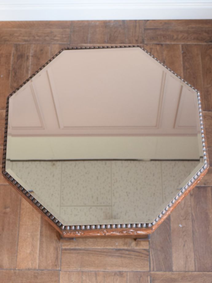 アンティークのサイドテーブルの天板