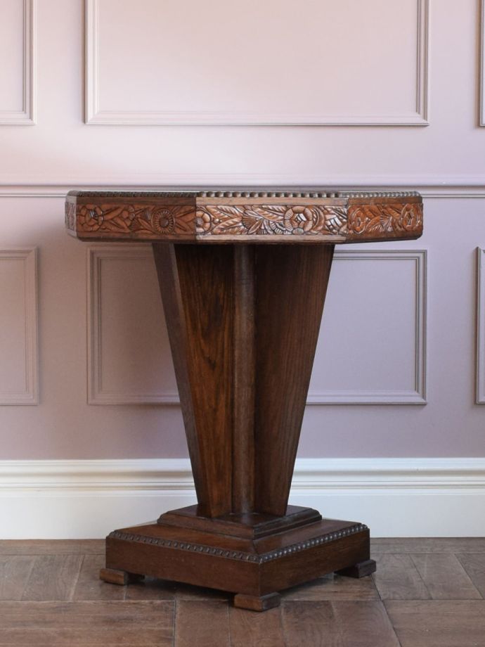 どこから見てもキレイなサイドテーブル