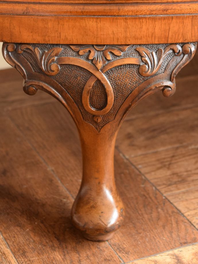 アンティーク家具の装飾