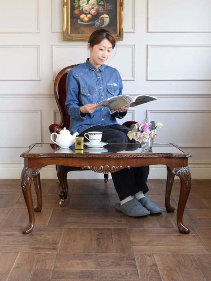 アンティークのコーヒーテーブル