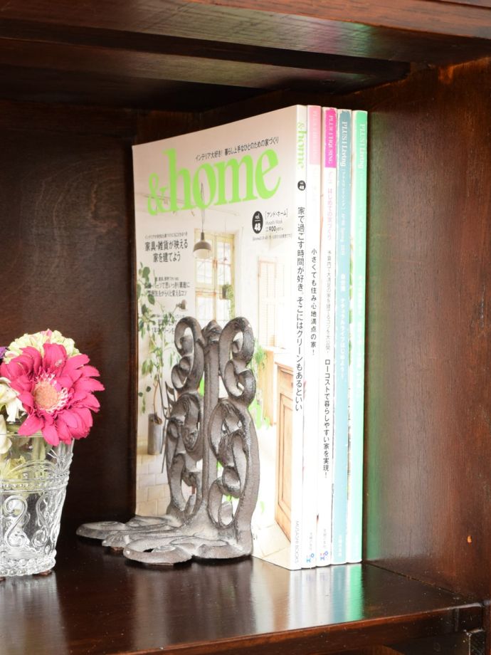 キャビネットの扉を開けると