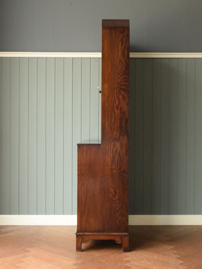 キャビネットの側面