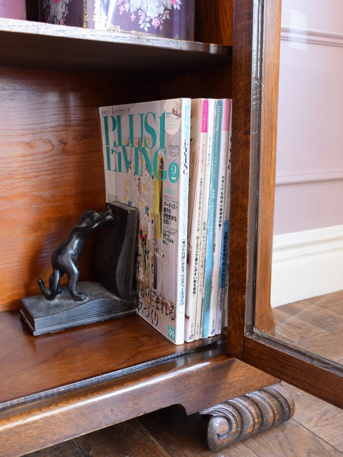 キャビネットの扉を開けると