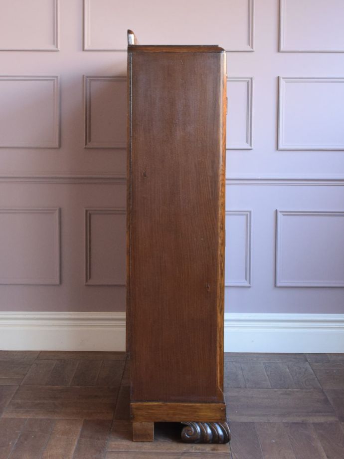 キャビネットの側面