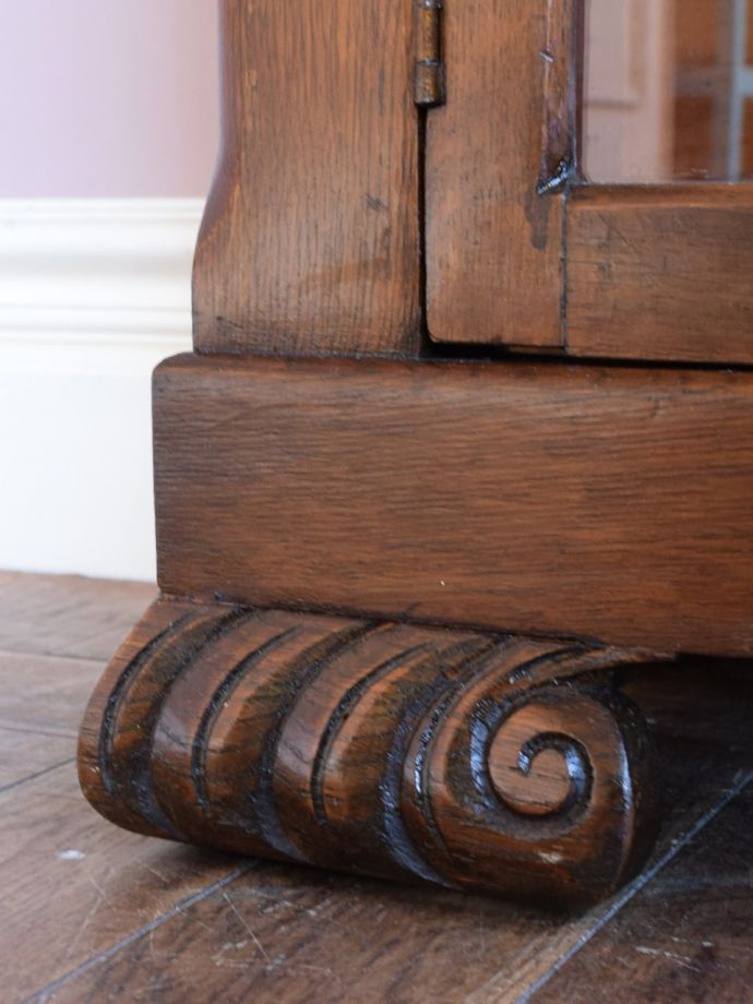 アンティーク家具の脚