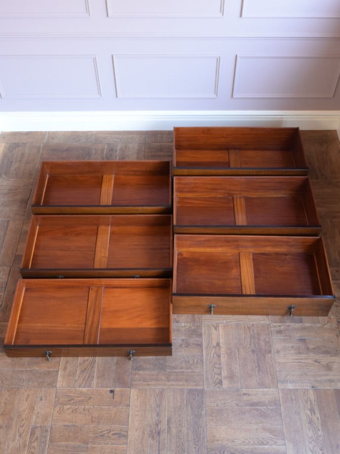 おしゃれなチェストの引き出しの中