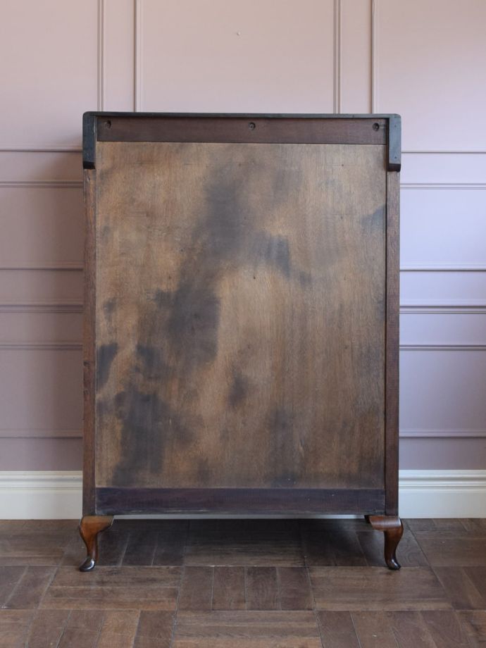 アンティークチェストの後ろ姿