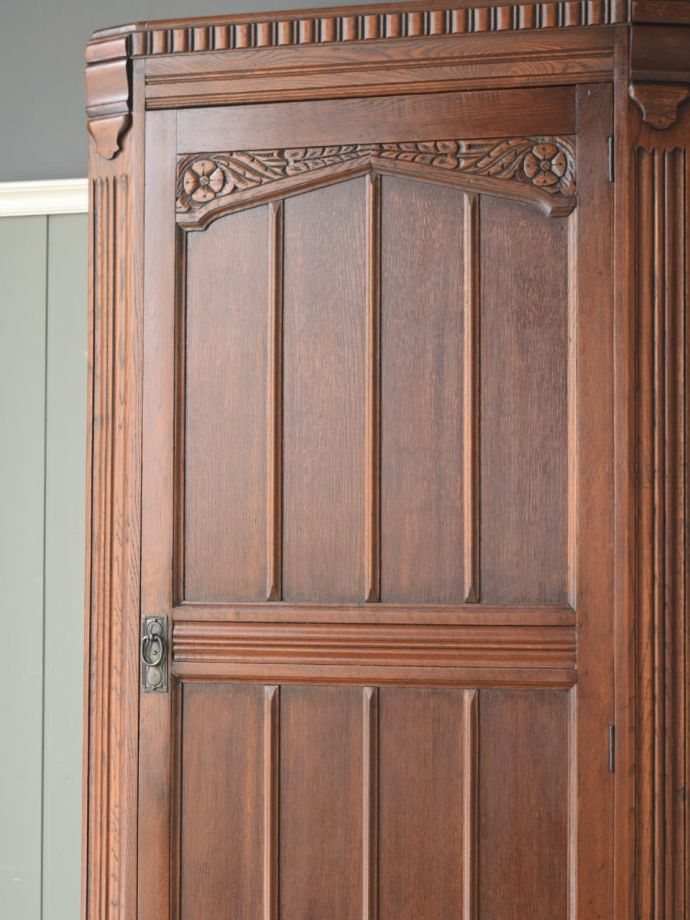 アンティーク家具らしさが漂うワードローブ