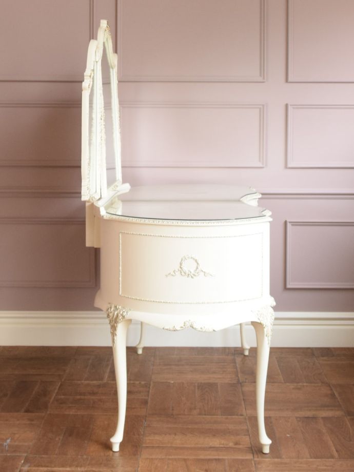 ドレッサーの側面