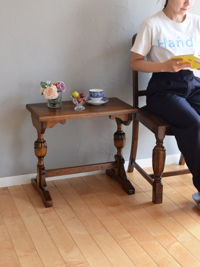 アンティークのコーヒーテーブル