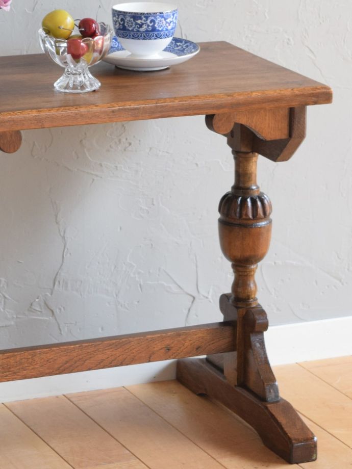 英国のアンティーク家具らしいデザイン