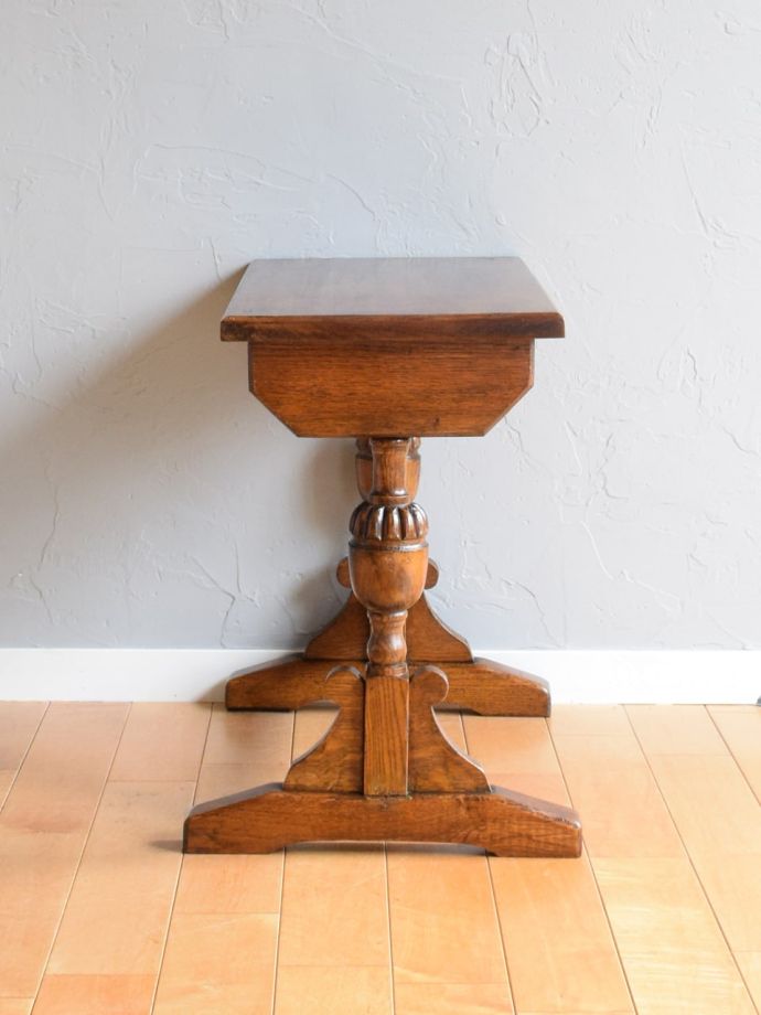 コーヒーテーブルの側面