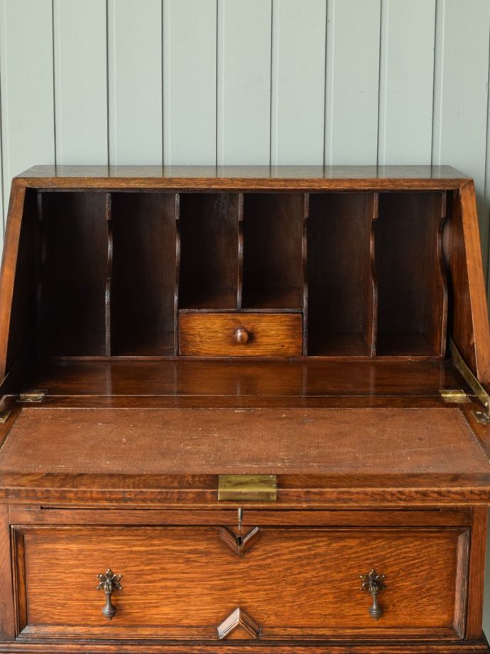 アンティークビューローの扉の中