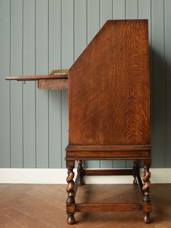 ライティングビューローの側面