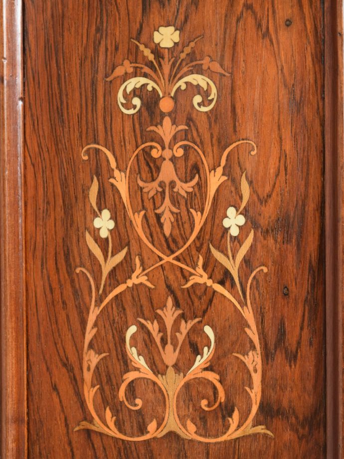 アンティークらしい装飾