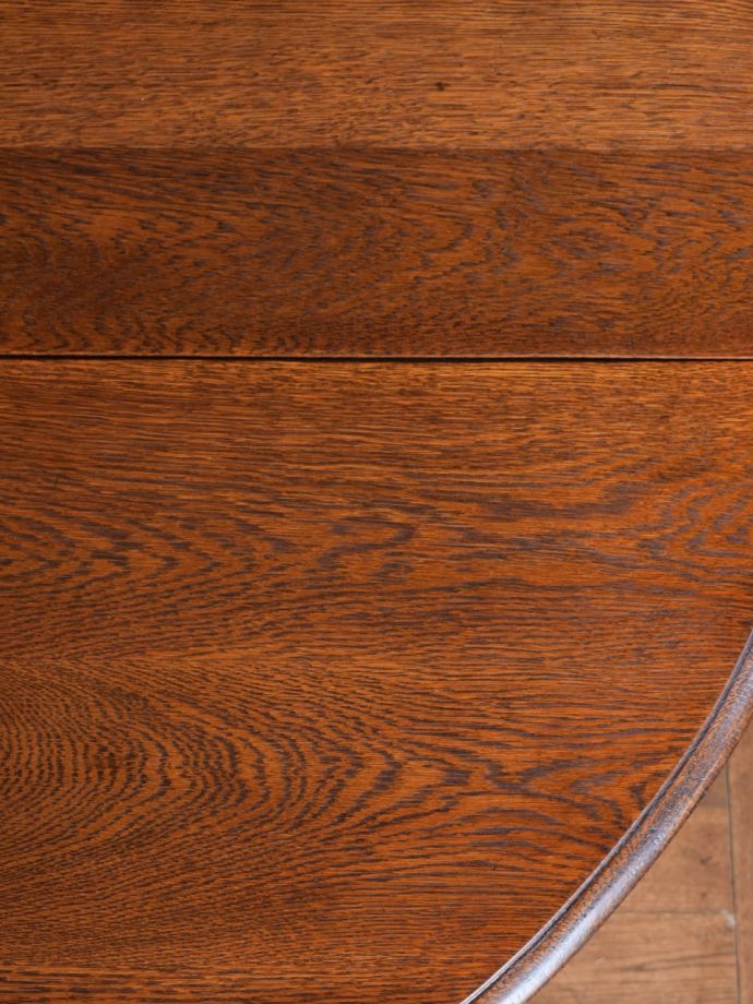 アンティークダイニングテーブルの木目