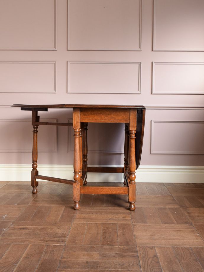 片足を開いた折り畳みテーブル