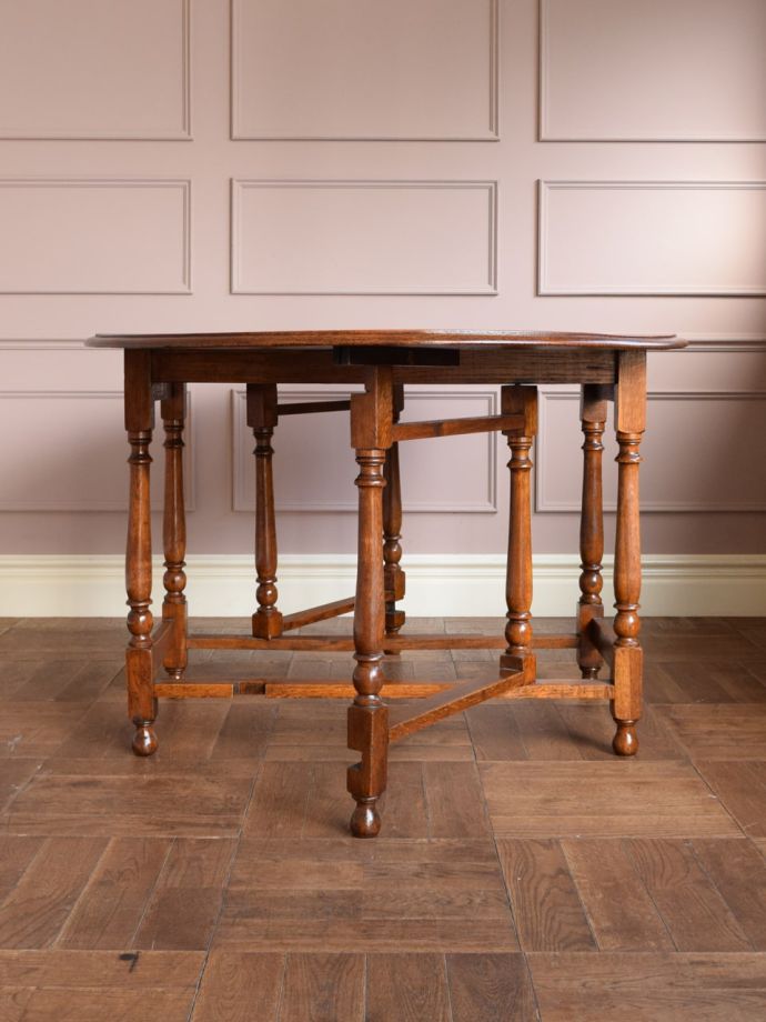 いろんな表情が楽しめるダイニングテーブル