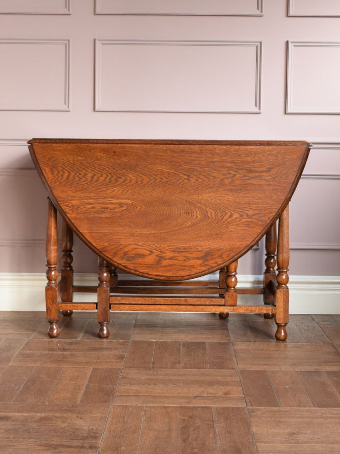 畳んだ時のゲートレッグテーブル