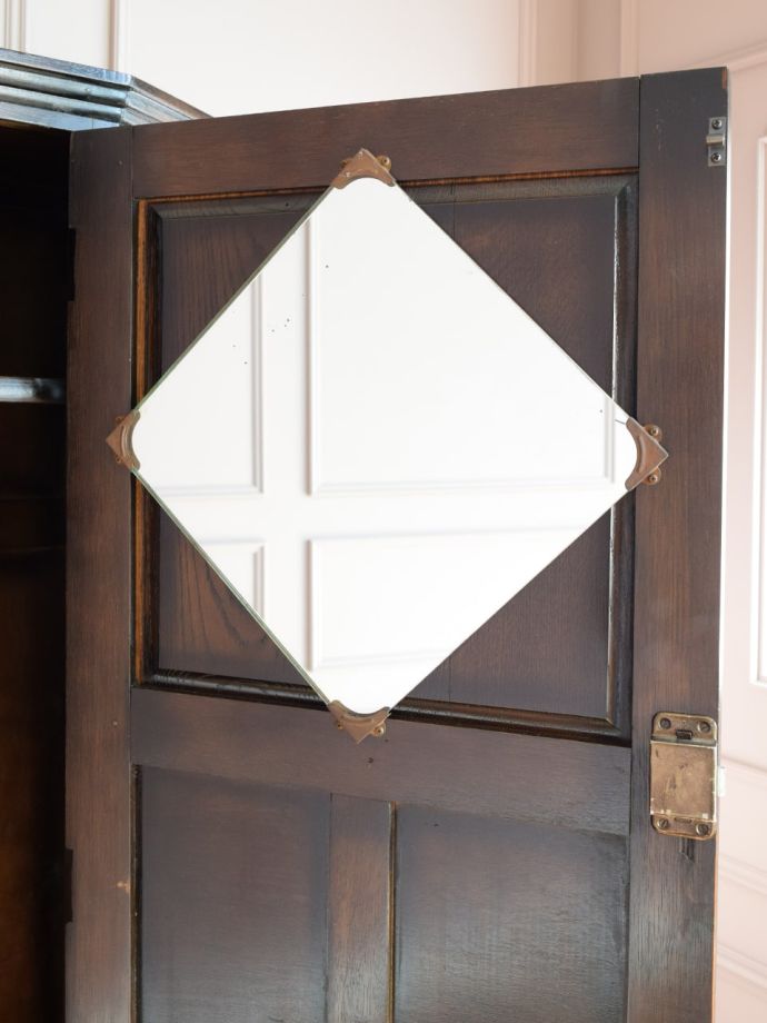 ワードローブの鏡