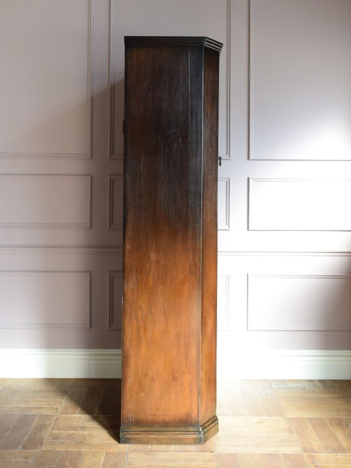 ワードローブの側面