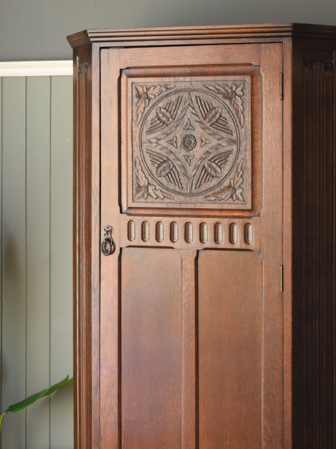 アンティーク家具らしさが漂う装飾