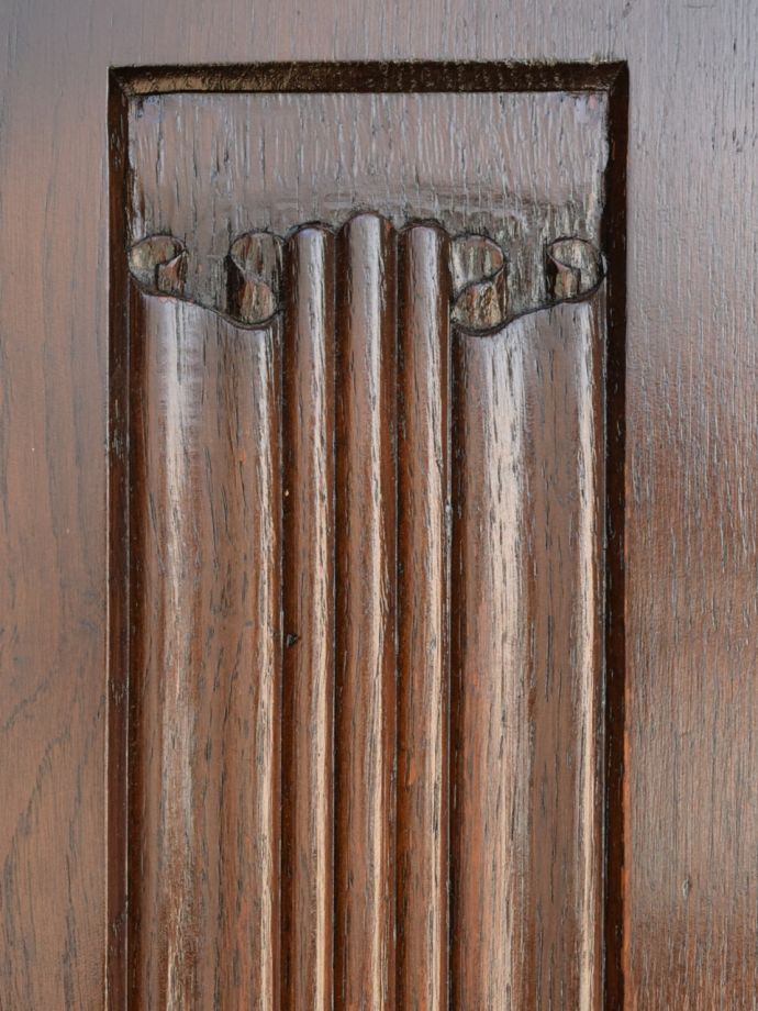 アンティーク家具らしい装飾