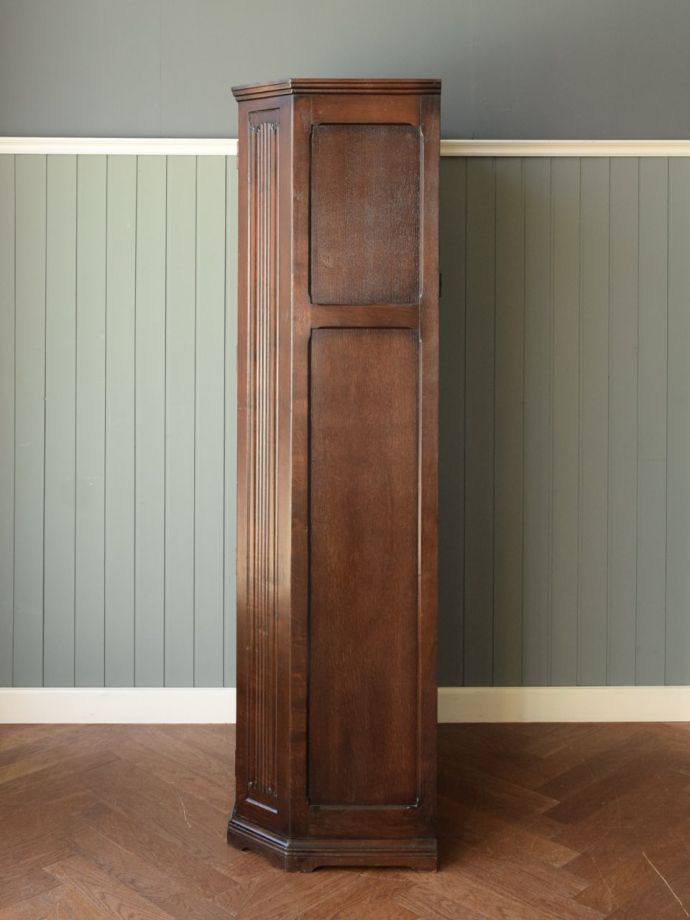 キャビネットの側面