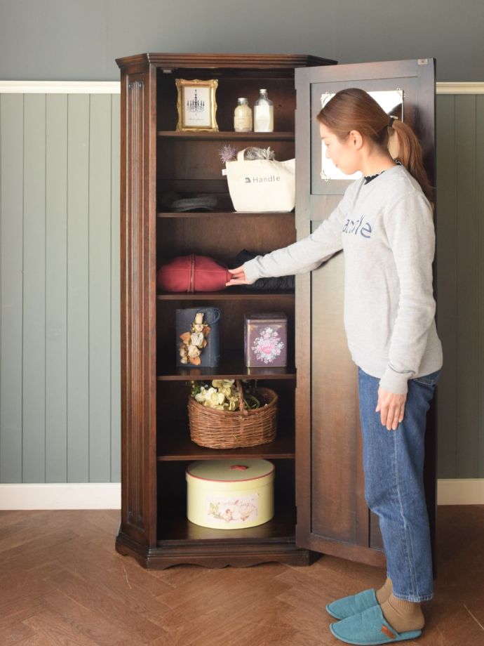 アンティーク家具らしさが漂うワードローブ