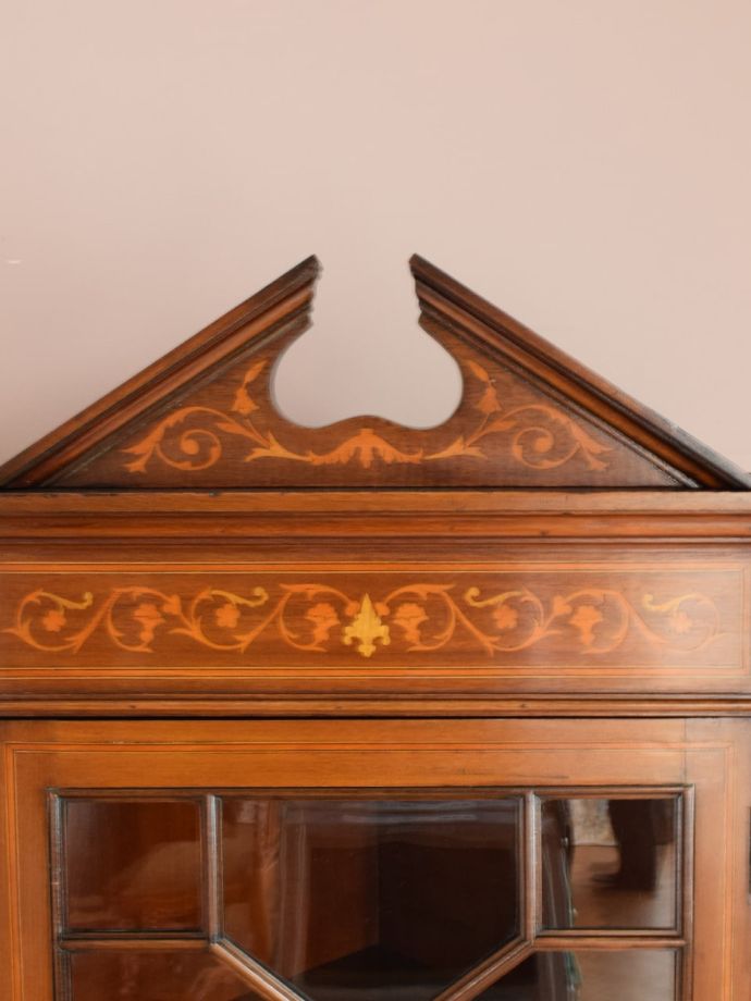 アンティーク家具の装飾