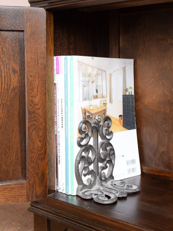 キャビネットの扉の中