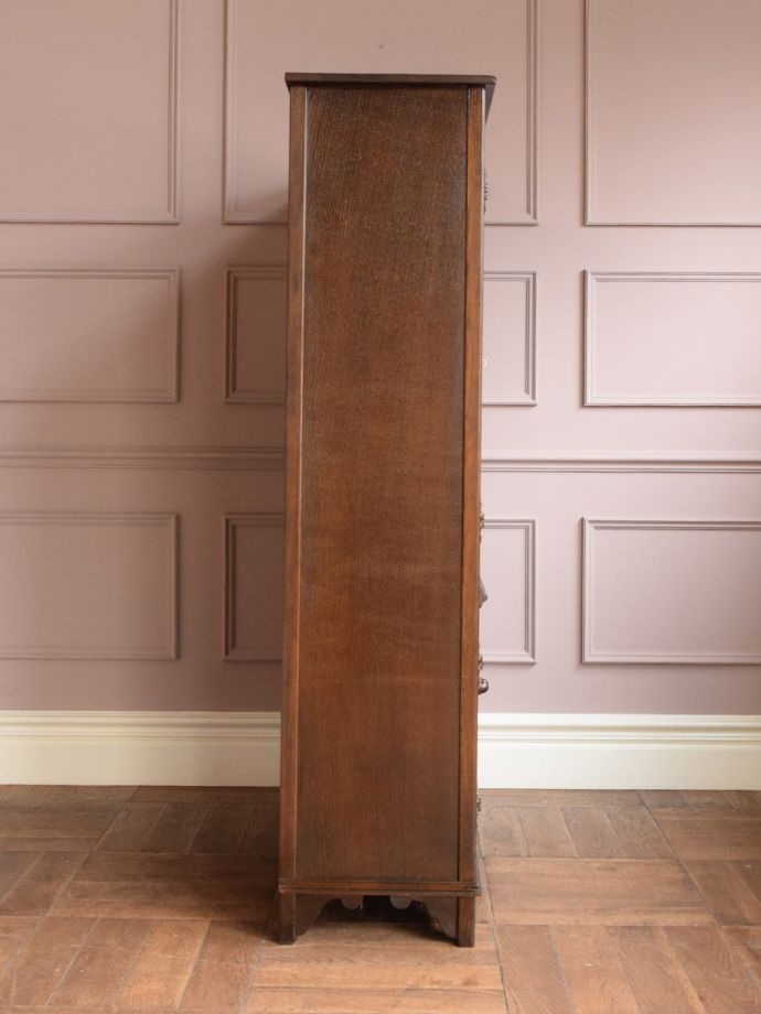 キャビネットの側面