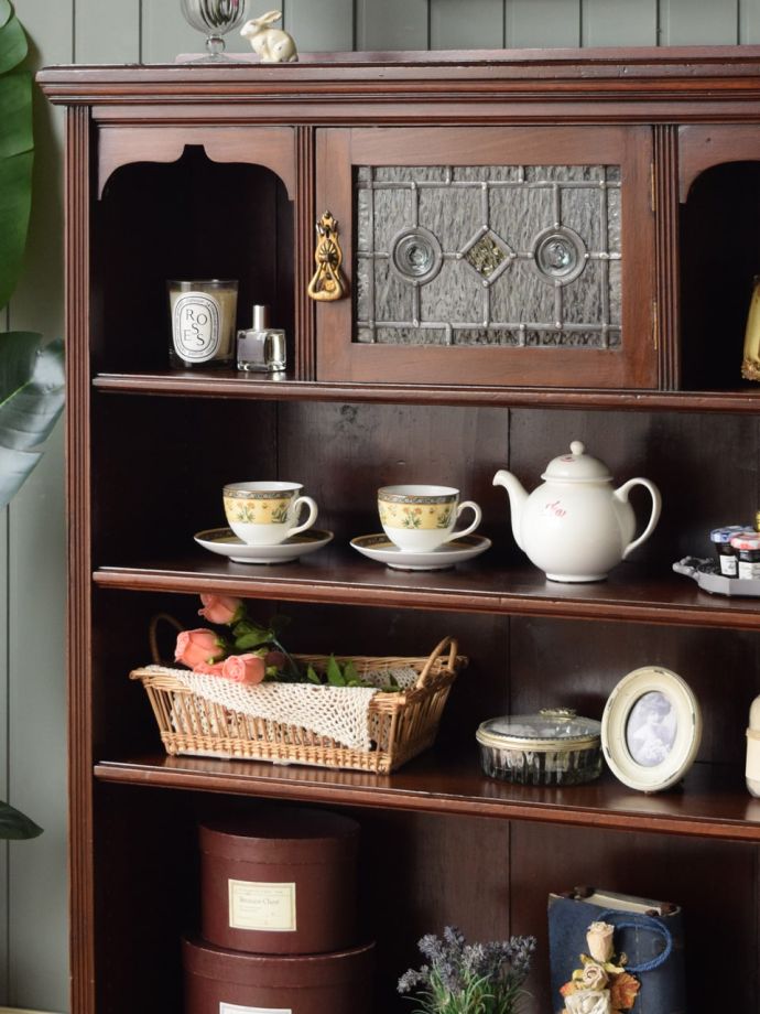 アンティークのオープンシェルフ