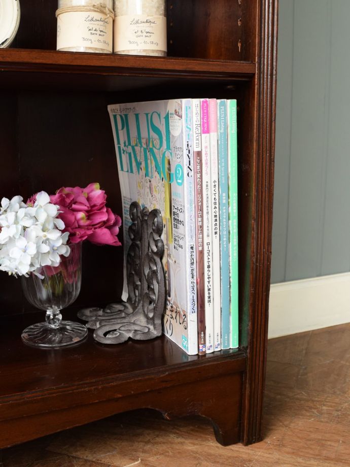 収納たっぷりのオープンシェルフ