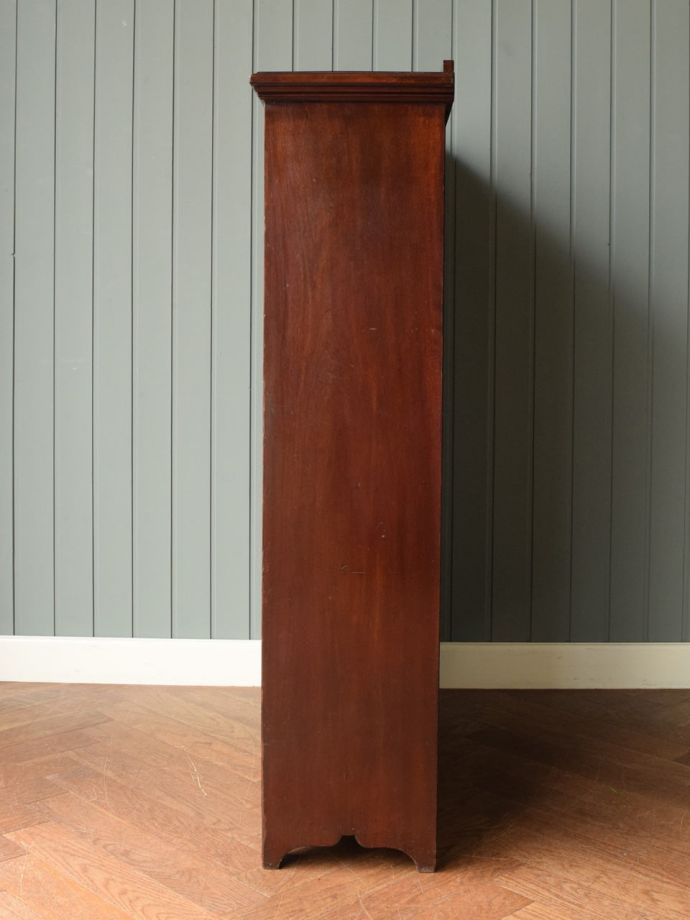 オープンシェルフの側面