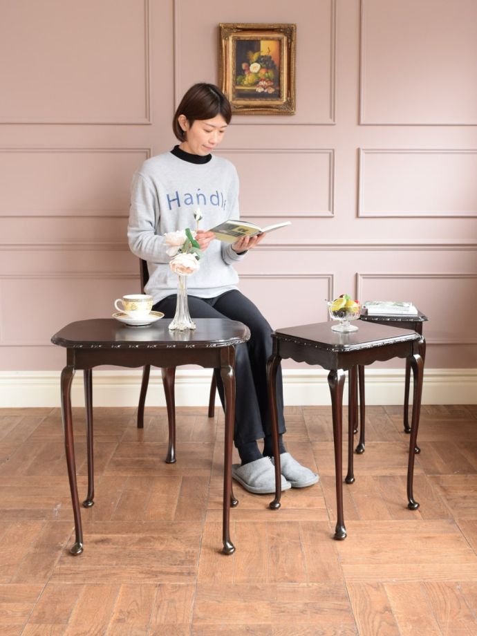 アンティークのネストテーブル